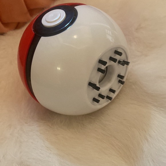 Pokemon Ball Desk Keyboard mini vacuum - super cute! Used once - Picture 3 of 5
